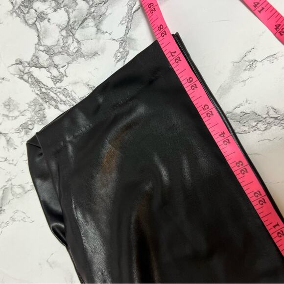 Abercrombie & Fitch vegan leather 90’s straight ultra high rise 26 short - Picture 6 of 9